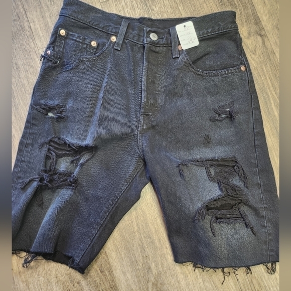 LEVI'S DISTRESSED BUTTON FLY BERMUDA BLACK SHORTS  SIZE 27 - Picture 2 of 9